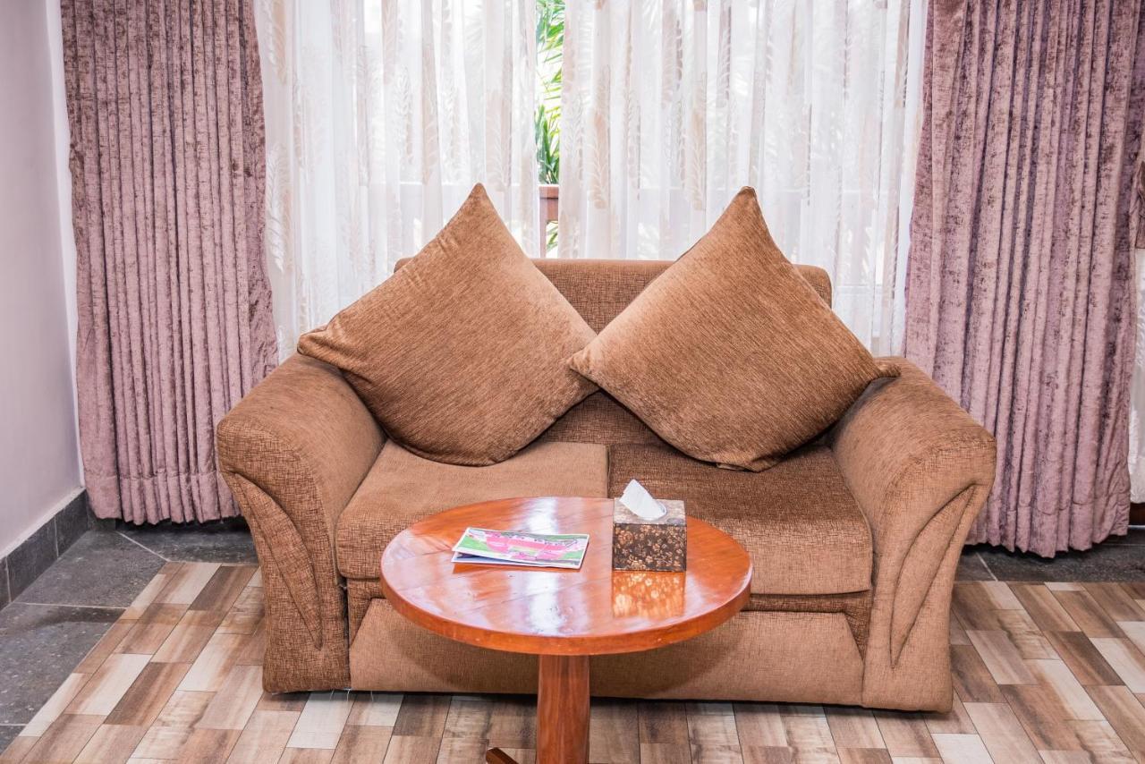 Hotel Earth Light Sauraha Chitwan Ngoại thất bức ảnh