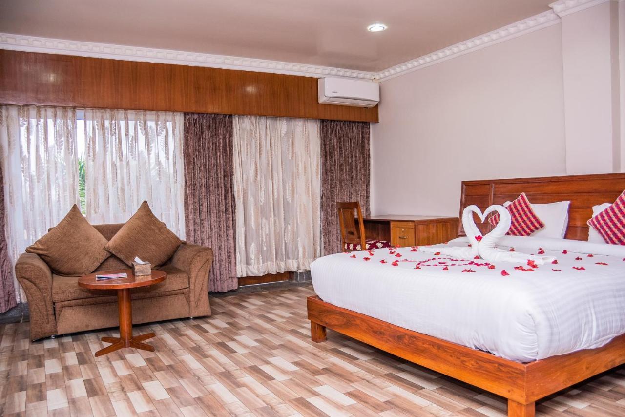 Hotel Earth Light Sauraha Chitwan Ngoại thất bức ảnh