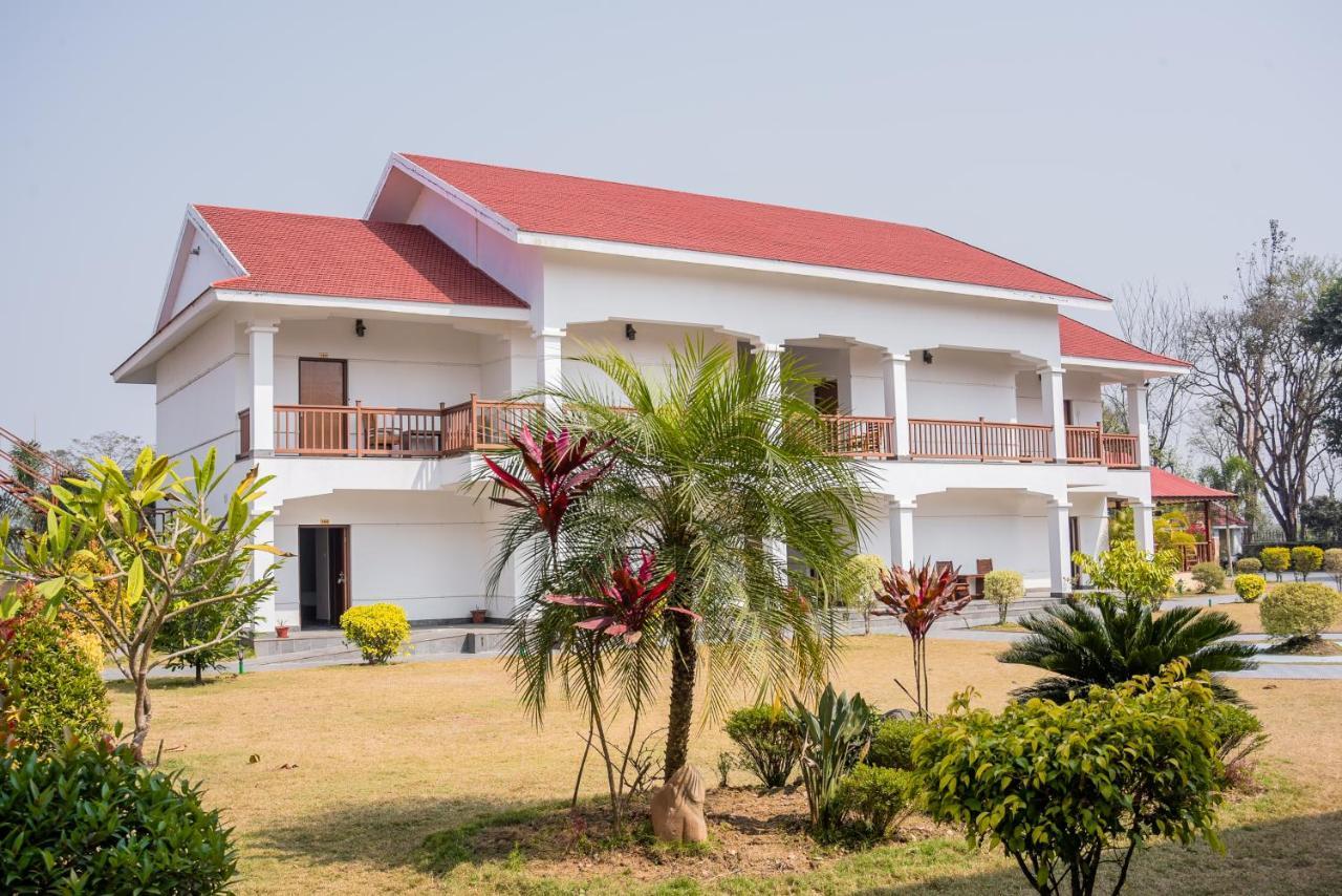 Hotel Earth Light Sauraha Chitwan Ngoại thất bức ảnh