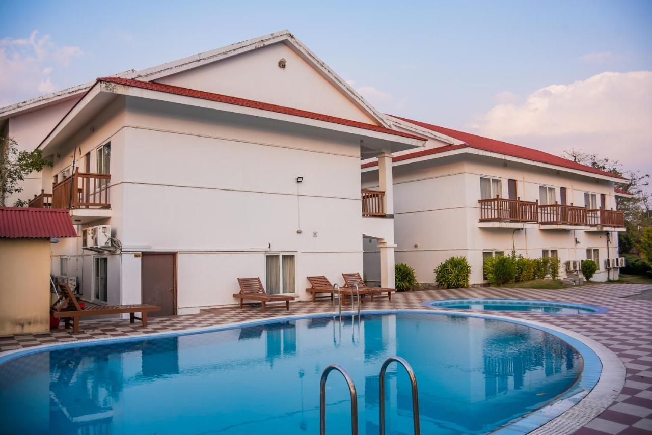 Hotel Earth Light Sauraha Chitwan Ngoại thất bức ảnh