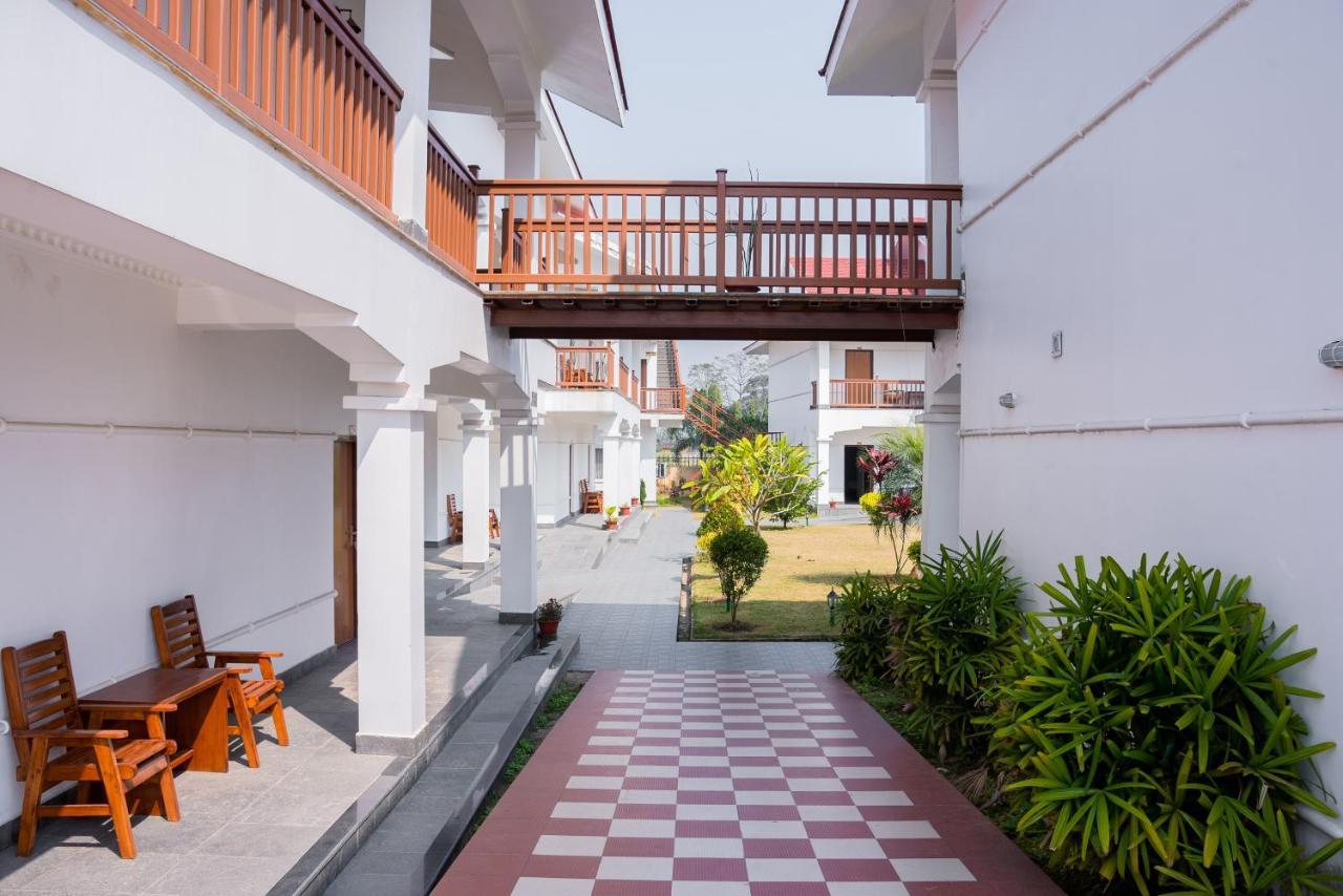 Hotel Earth Light Sauraha Chitwan Ngoại thất bức ảnh