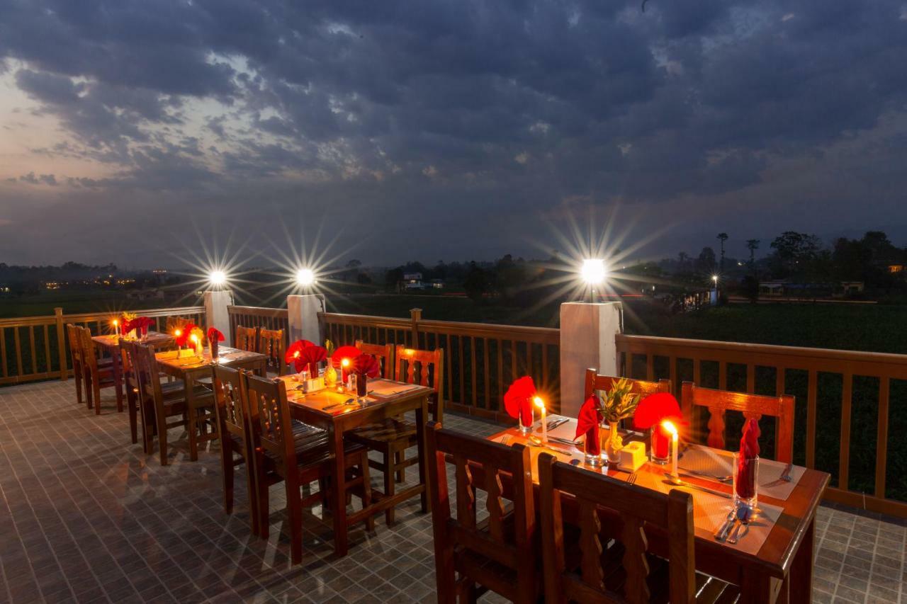Hotel Earth Light Sauraha Chitwan Ngoại thất bức ảnh