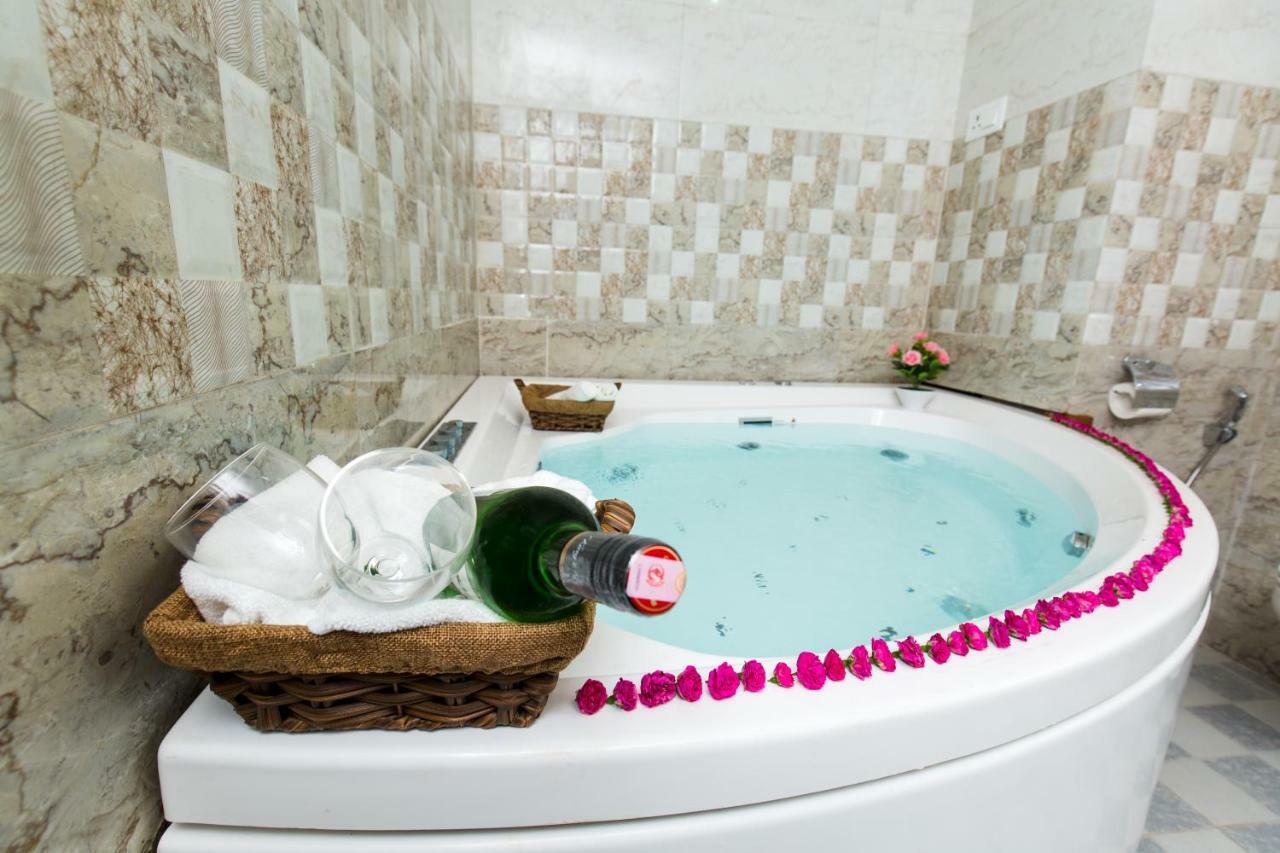 Hotel Earth Light Sauraha Chitwan Ngoại thất bức ảnh