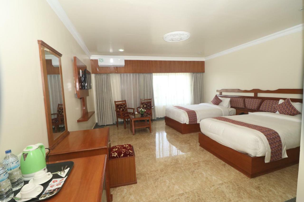 Hotel Earth Light Sauraha Chitwan Ngoại thất bức ảnh