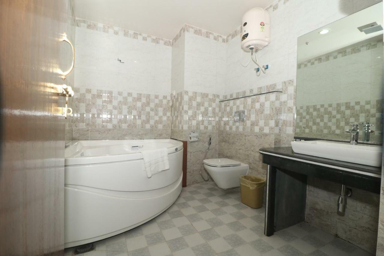 Hotel Earth Light Sauraha Chitwan Ngoại thất bức ảnh